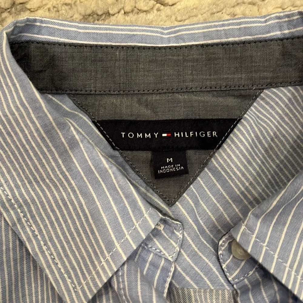 Tommy Hilfiger - Picture 3 of 3